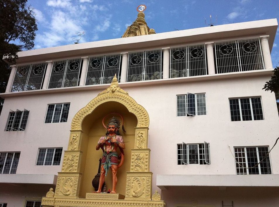 Храм СВАХА Шри Раам Дхаам (Swaha Sri Raam Dhaam)