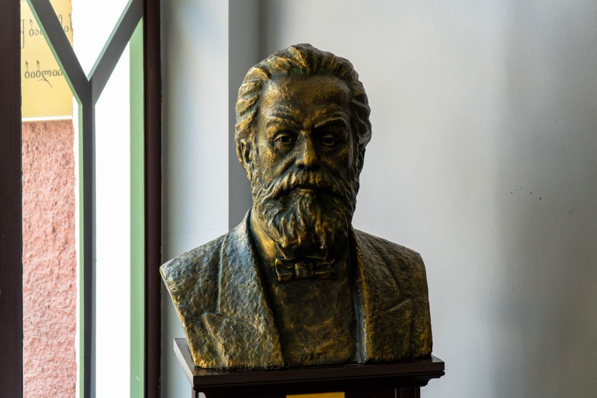 Публичная библиотека имени Акакия Церетели