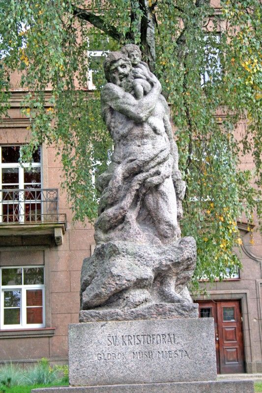 Памятник Cвятому Христофору