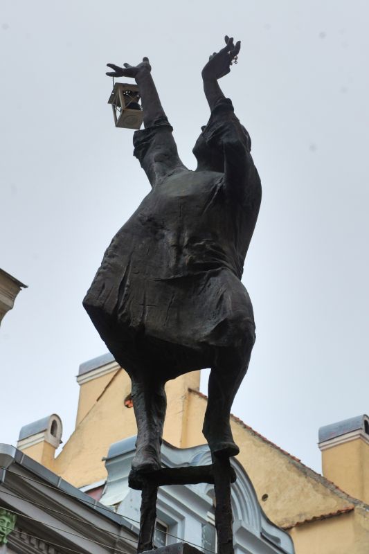 Памятник Фонарщику