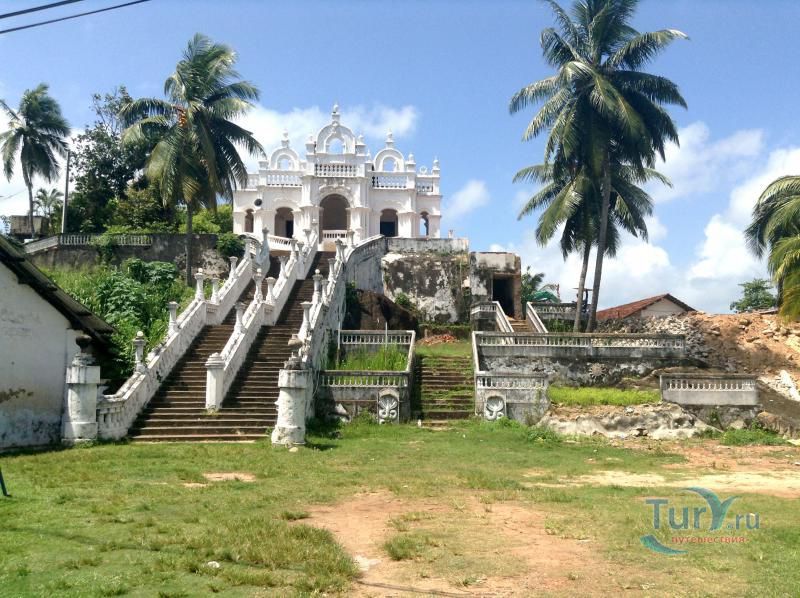 Храм-Ступа с лежащим Буддой в Кумараканде, Хиккадува