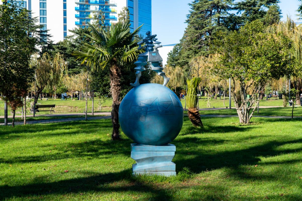 Скульптура почтальона