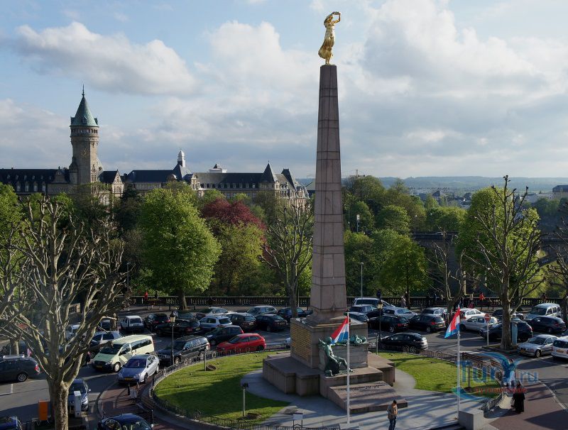 Площадь Конституции