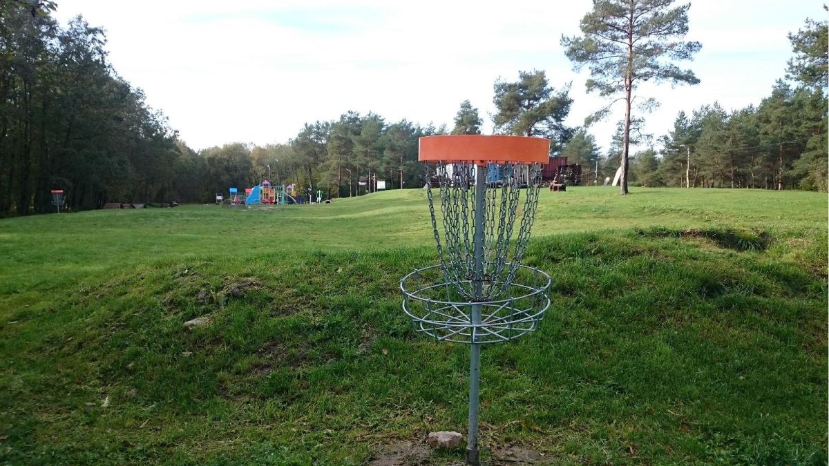 Площадка для игры в Диск-Гольф в Äkkeküla