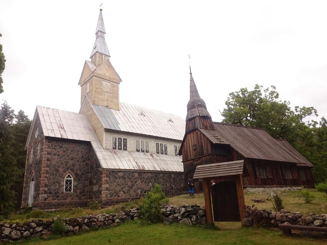 Церковь Святой Магдалены в Рухну