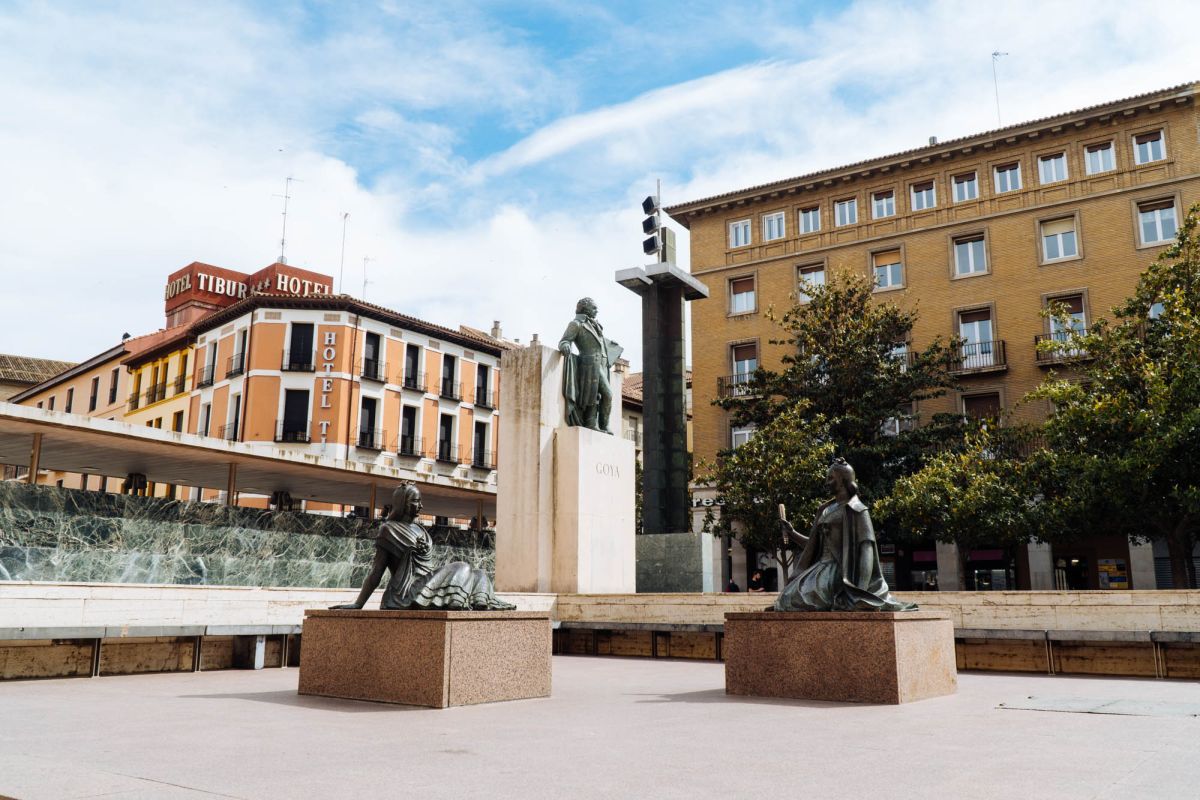 Памятник Франсиско де Гойе