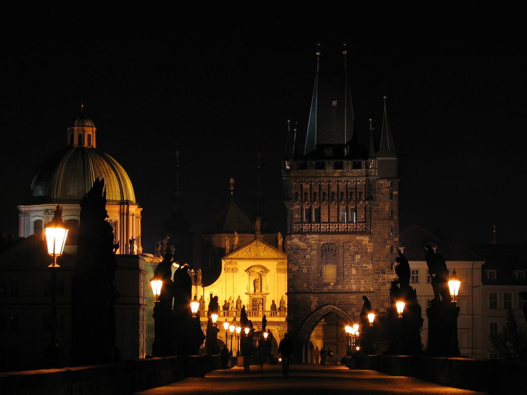 Старомнестская мостовая башня