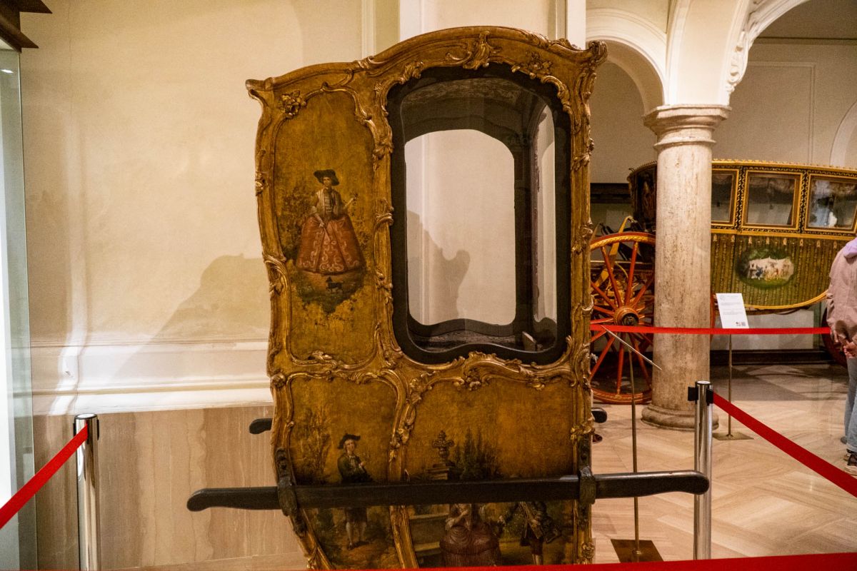 Дворец маркизов Дос-Агуас - Музей керамики