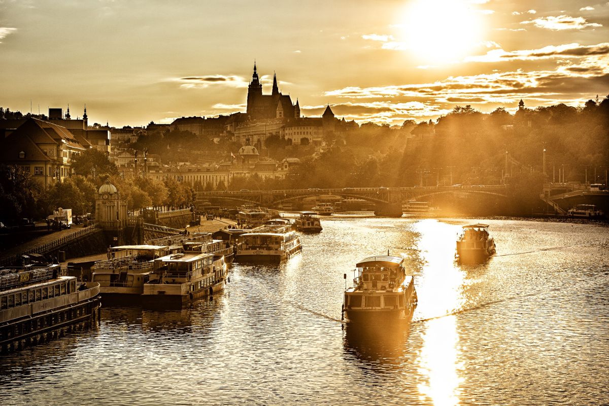 Набережная Дворжака