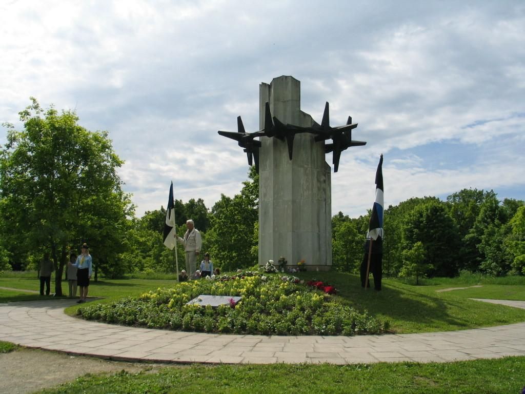 Памятник «Терновый венец»