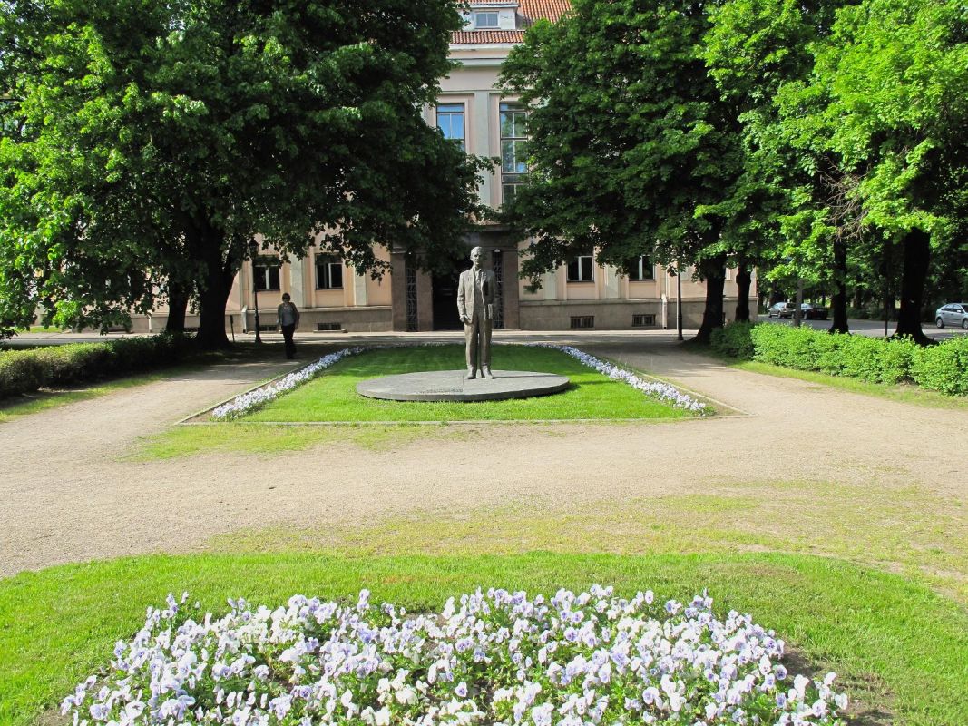 Памятник Пеетеру Пылду