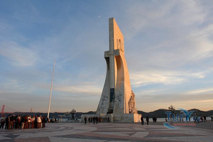 Памятник Первооткрывателям