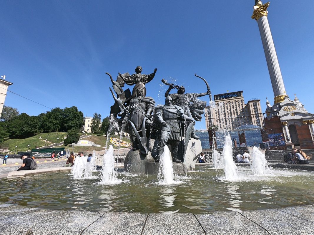 Памятник основателям Киева на Майдане