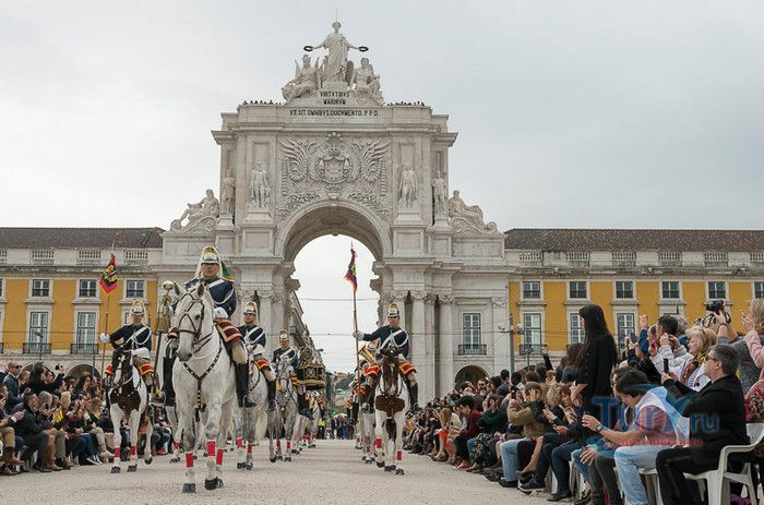 Торговая площадь (Дворцовая площадь)