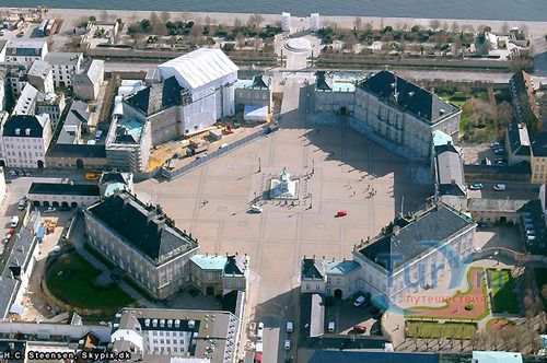 Дворец Амалиенборг