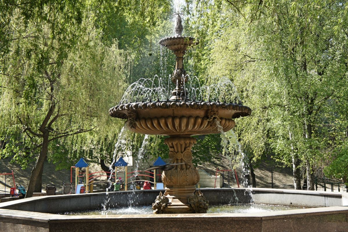 Фонтан Термена в сквере имени Чкалова
