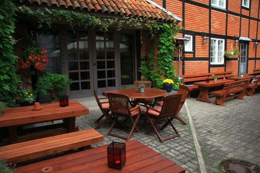 Караоке-паб Alex Maja