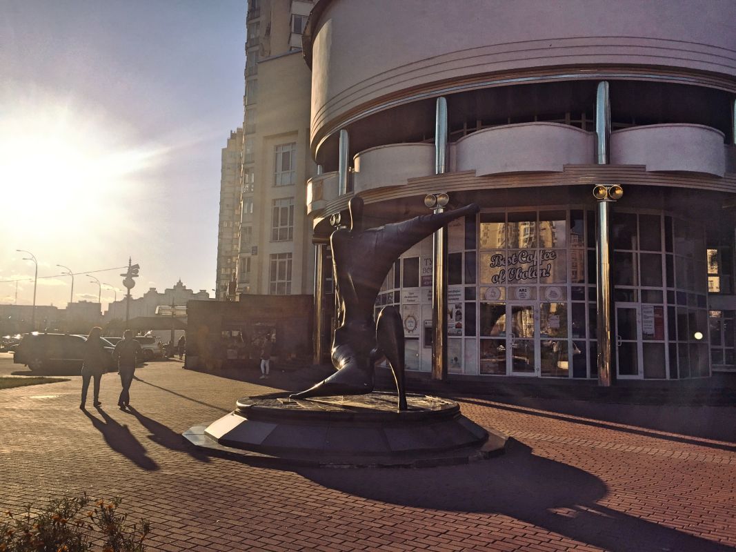 Памятник строителю