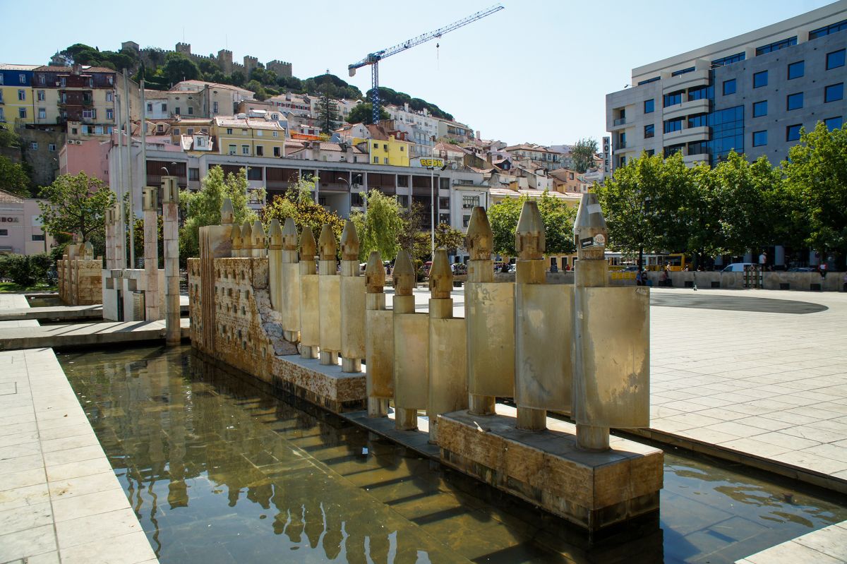 Площадь Мартим Мониш