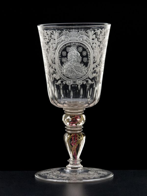 Выставка ИСКУССТВО, ЖИЗНЬ в музее декоративно-прикладного искусства