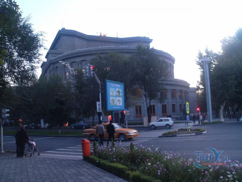 Национальный академический театр оперы и балета им. А. Спендиаряна