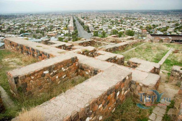 Крепость Эребуни