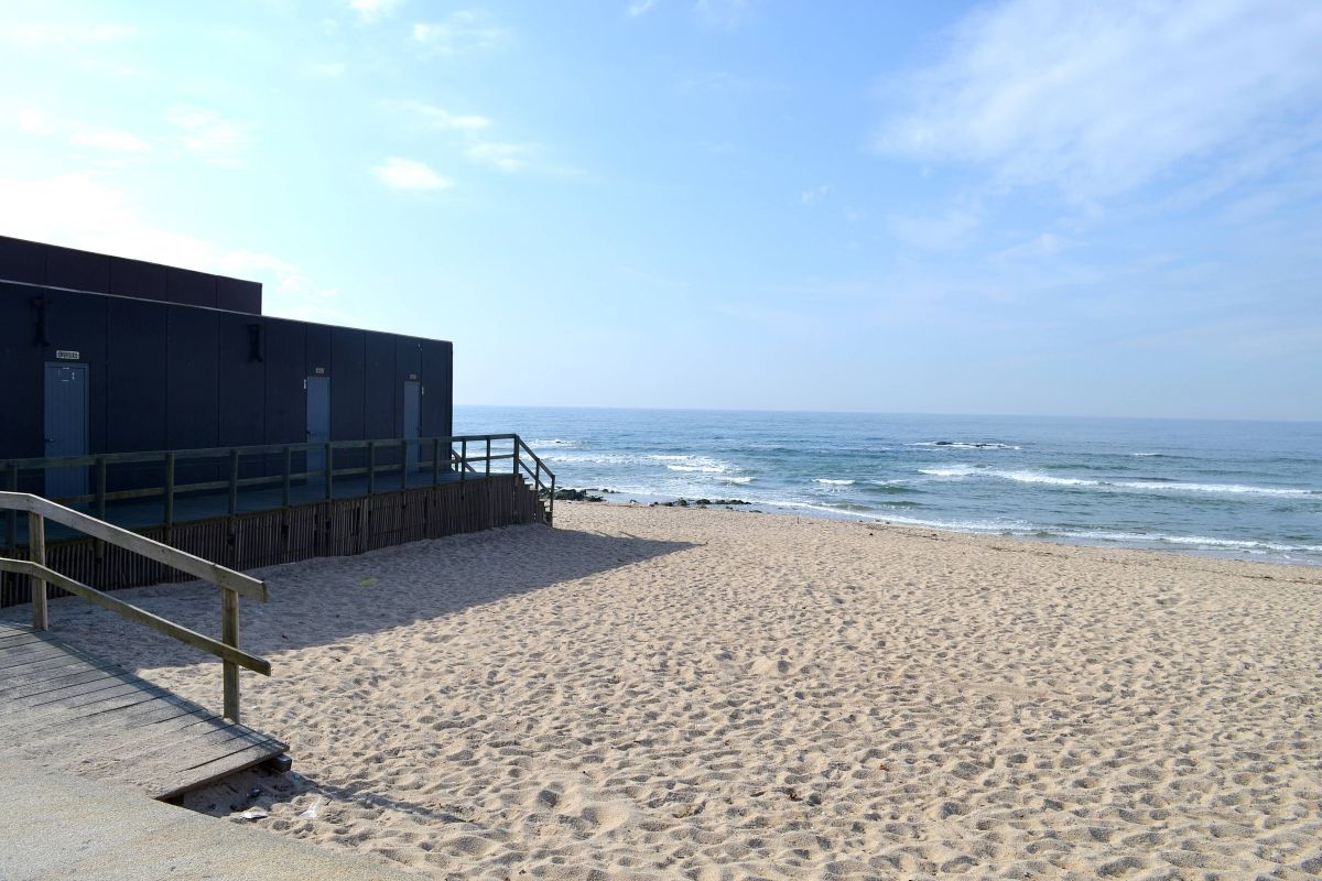 Пляж «Прайя-да-Áрвори»