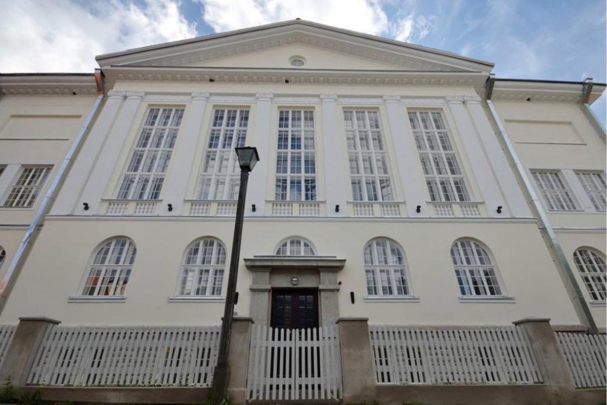 Здание Ляэнемааской Общей гимназии