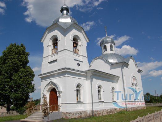 Свято-Успенская церковь в деревне Люшнево