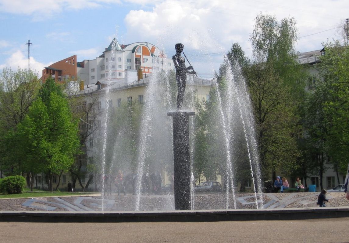 Фонтан Весенняя Песнь (Мальчик с кураем)