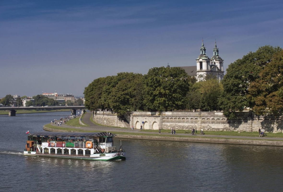 Костел на взгорье Скалка