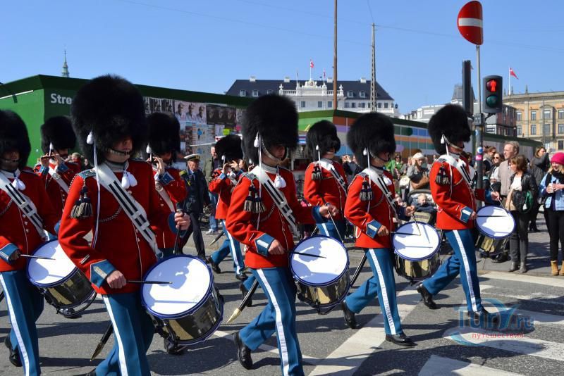 Дворец Амалиенборг