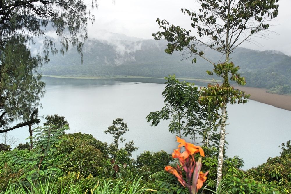 Озеро Буян (Danau Buyan)