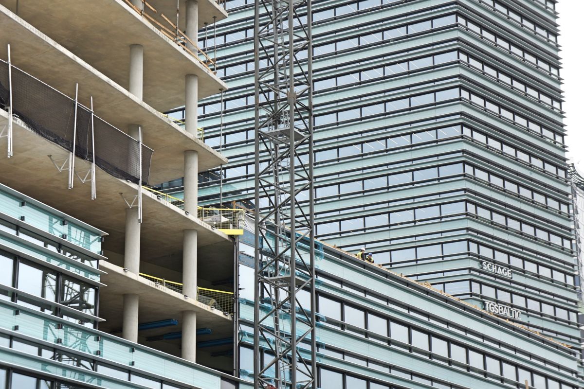 Скульптура у здания DNB