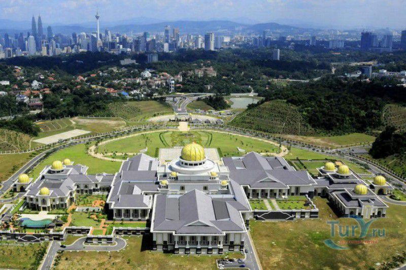 Дворец Истана Нурул Иман (Дворец Света)