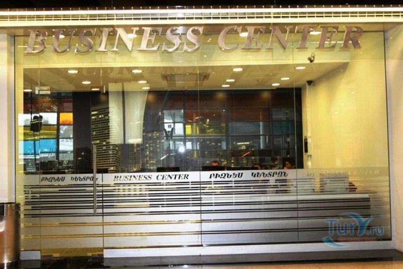 Международный аэропорт Звартноц