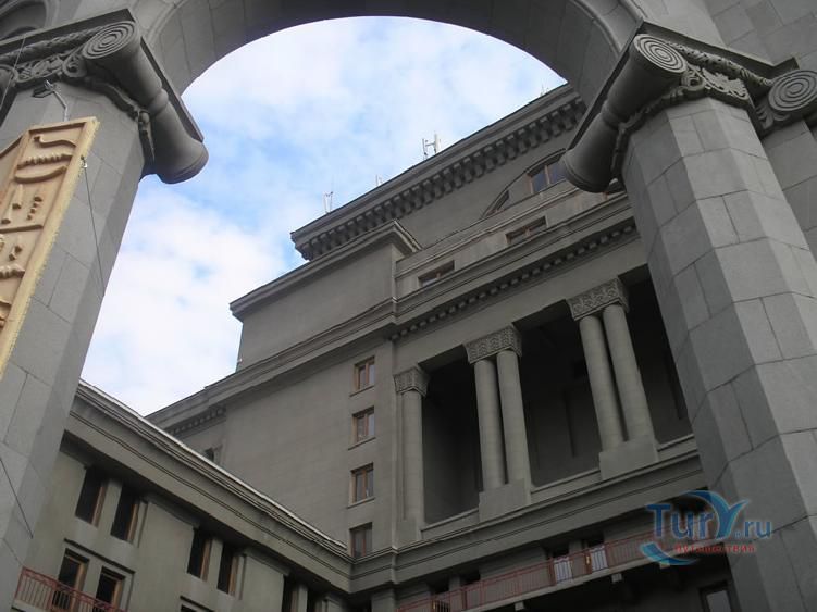 Национальный академический театр оперы и балета им. А. Спендиаряна