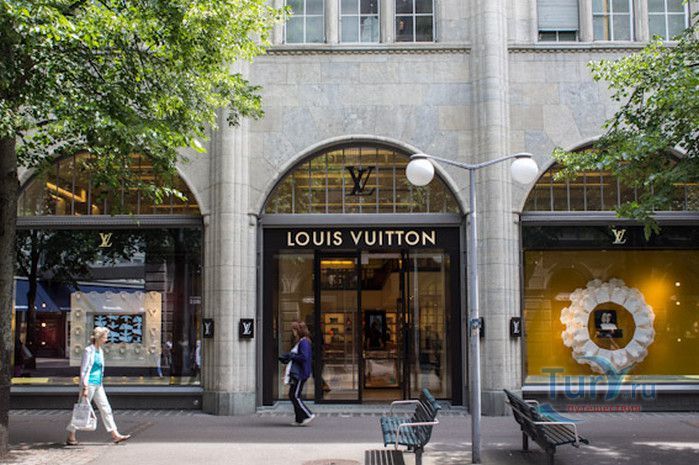 Улица Банхофштрассе в Цюрихе