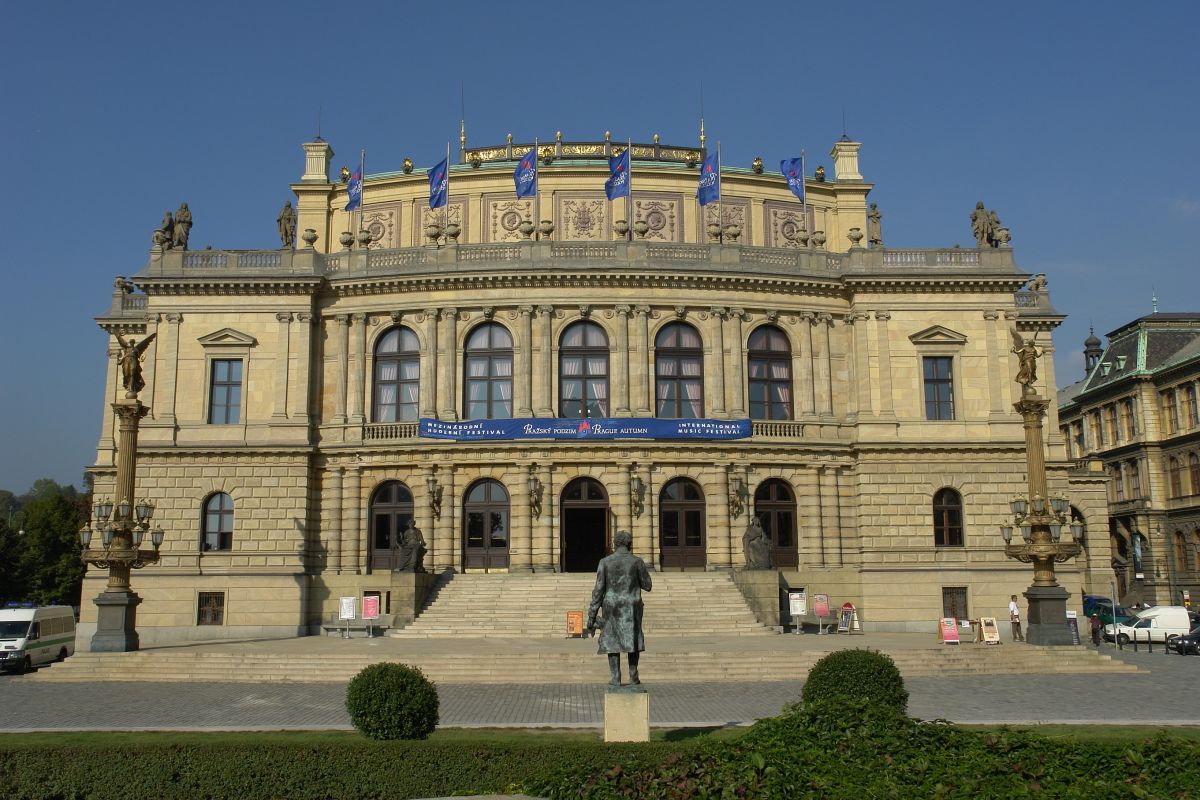 Статуя Антонина Дворжака