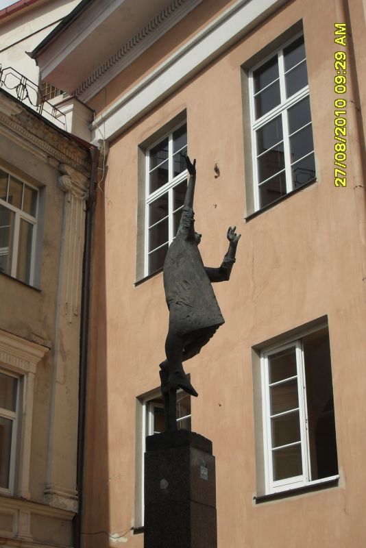 Памятник Фонарщику