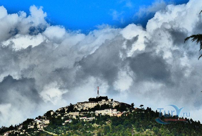 Замок Фумоне