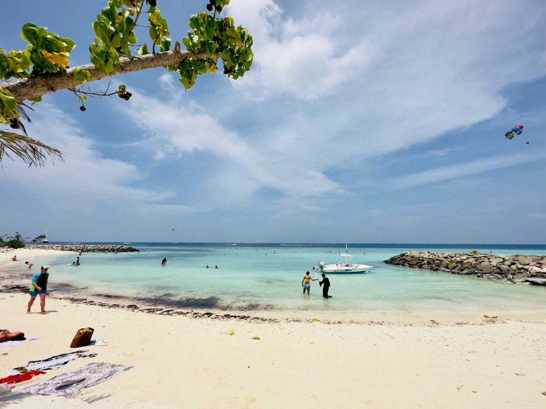 Северо-западный пляж Маафуши (пляж водных видов спорта)