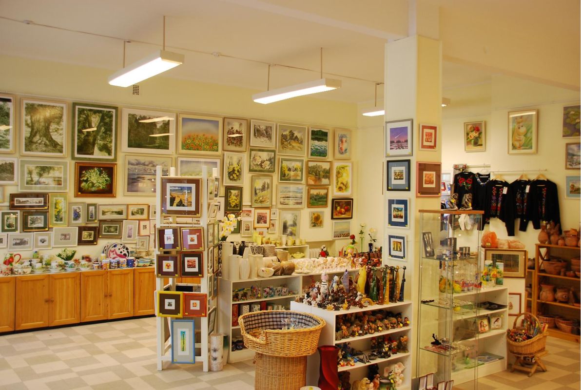 Сувенирный магазин Must Kass в Выру