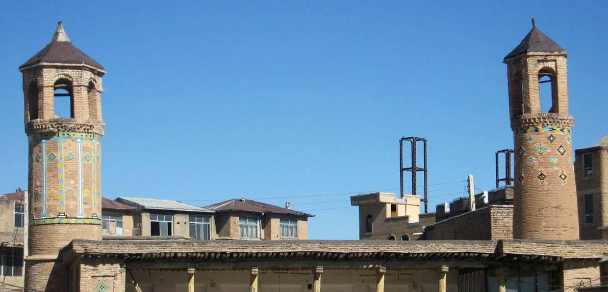 Мечеть с двумя минаретами