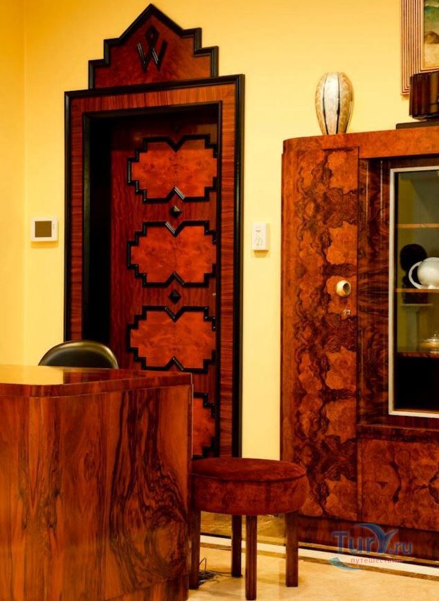 Антикварная Галерея Connaisseur 