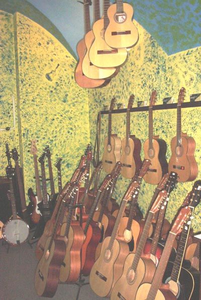 Antonius – магазин с музыкальными инструментами