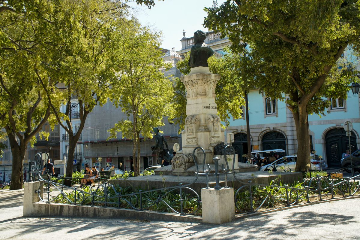 Памятник Эдуардо Коэльо