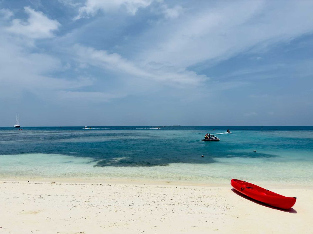Северо-западный пляж Маафуши (пляж водных видов спорта)