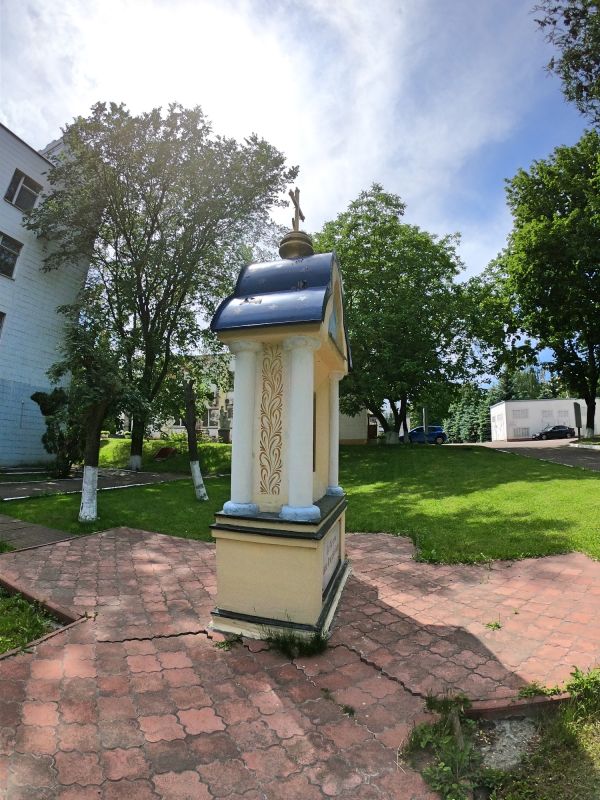 Памятник 950-летия Киево-Печерской Лавры