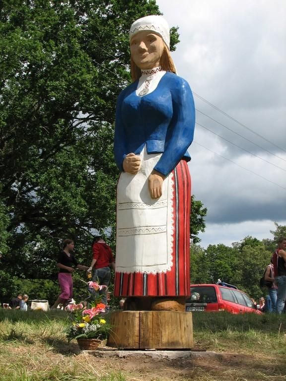 Деревянные скульптуры в Мульгимаа